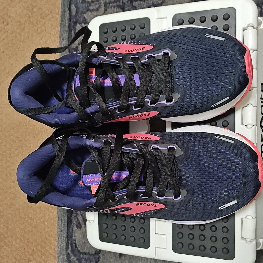 Brooks Adrenaline GTS 22 women's 8.5